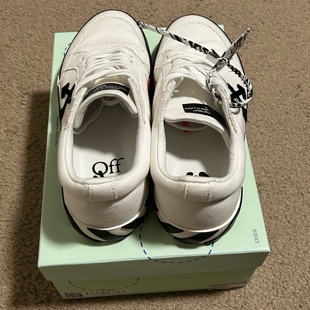 Men’s Off-White Vulcanized Low Sneaker - Picture 3 of 8